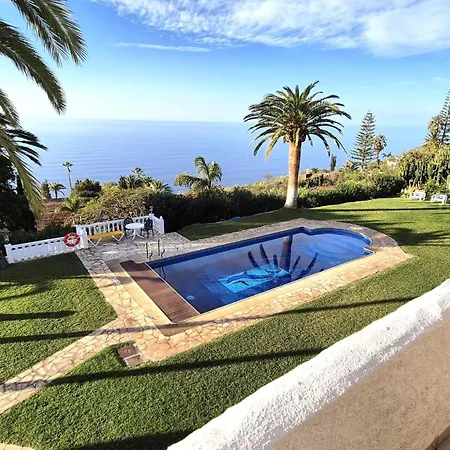 Residencial Rolando Apartment *